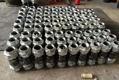 新疆塔城地區(qū)沙灣縣駱盈<a href=https://www.huanjingjz.com target=_blank class=infotextkey>橡膠接頭</a>生產(chǎn)車間