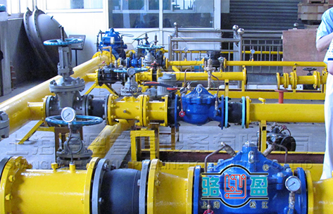 [自定義列表年），是一個(gè)多民族聚居的邊疆少數(shù)民族自治州，有10個(gè)世居民族，有241萬少數(shù)民族人口。紅河州有滇南政治、經(jīng)濟(jì)、軍事、文化中心，有~歷史文化名城建水；文獻(xiàn)名邦石屏；有河口和金水河兩個(gè)~級(jí)口岸。紅河是云南經(jīng)濟(jì)社會(huì)和人文自然的縮影，是云南近代工業(yè)的發(fā)祥地，也是中國(guó)走向東盟的陸路通道和橋頭堡。<br />駱盈管道作為專業(yè)的卡箍式<a href=https://www.huanjingjz.com target=_blank class=infotextkey>橡膠接頭</a>生產(chǎn)廠家，占地面積4000平方米，我們有專業(yè)的生產(chǎn)車間，完善的質(zhì)檢系統(tǒng)，同時(shí)對(duì)于<a href=https://www.huanjingjz.com target=_blank class=infotextkey>橡膠軟接頭</a>有著豐富的產(chǎn)品生產(chǎn)和安裝經(jīng)驗(yàn)，我公司是云南省紅河州卡箍式橡膠接頭行業(yè)非常具有代表性的廠家，建廠至今已經(jīng)有二十多年的發(fā)展歷史，可以說見證了大半個(gè)云南省紅河州卡箍式橡膠接頭行業(yè)發(fā)展歷程。駱盈管道深知用戶的信賴和支持才是企業(yè)長(zhǎng)久發(fā)展源源不斷的動(dòng)力。所以對(duì)于用戶所提供的各種管道安裝問題我們都會(huì)以全心全意的服務(wù)態(tài)度向您詳細(xì)解答。
用戶比較常見的接頭種類就是通用型橡膠軟接頭，這種接頭類型是其他種類卡箍式橡膠接頭結(jié)構(gòu)的基礎(chǔ)，這種橡膠軟接頭的技術(shù)條件發(fā)展的很為成熟，并且迄今為止此類卡箍式橡膠接頭的銷售總量也是位居所有管道接頭種類的榜首，這一點(diǎn)就說明了這種橡膠軟接頭在國(guó)內(nèi)市場(chǎng)的需求還是非常大的，但是從另一個(gè)角度上講，這種卡箍式橡膠接頭與其他特殊類的卡箍式橡膠接頭，諸如耐油，耐酸堿等類型相比缺少產(chǎn)品的附加值，同樣還能夠反應(yīng)現(xiàn)階段的卡箍式橡膠接頭行業(yè)的發(fā)展還是處于一個(gè)科技投入較低的程度，這也是當(dāng)前行業(yè)的總體發(fā)展的一個(gè)弊病。
如何才能夠改變這一現(xiàn)狀，使得橡膠軟連接行業(yè)朝著更高層次的方向發(fā)展是擺在全體生產(chǎn)廠家面前的共同課題。駱盈管道其中的一員，早在2010年就開始研發(fā)和探索科技創(chuàng)新型的橡膠軟接頭產(chǎn)品，提高資源利用率，提升產(chǎn)品的附加值，這樣才能夠讓橡膠軟接頭產(chǎn)品具有更大的發(fā)展空間?，F(xiàn)階段我公司正朝著三個(gè)方向進(jìn)行探索。
首先是產(chǎn)品的生產(chǎn)工藝和生產(chǎn)設(shè)備的更新?lián)Q代，我公司已經(jīng)開始采用很新的電腦數(shù)控技術(shù)進(jìn)行產(chǎn)品的生產(chǎn)，使得產(chǎn)品的各項(xiàng)數(shù)據(jù)誤差有效的控制在了千分級(jí)的范圍內(nèi)，從而使得接頭行業(yè)逐步向著機(jī)械化更高水平邁進(jìn)，在保證產(chǎn)品質(zhì)量的前提下，提高生產(chǎn)效率。
其次，積極了解行業(yè)很新的發(fā)展方向，加強(qiáng)與國(guó)外相關(guān)企業(yè)的技術(shù)和人才交流，共同促進(jìn)世界范圍內(nèi)管道行業(yè)的新變革。
很后就是針對(duì)橡膠軟接頭的材料回收問題，駱盈管道現(xiàn)已成功研制了多種可降解的卡箍式橡膠接頭材質(zhì)，縮短了產(chǎn)品的降解周期，從而使得云南省紅河州卡箍式橡膠接頭產(chǎn)品更加的綠色~。
駱盈管道作為專業(yè)的卡箍式橡膠接頭生產(chǎn)廠家，產(chǎn)品從生產(chǎn)，制作，加工，質(zhì)檢，每一個(gè)環(huán)節(jié)都做到精益求精，確保產(chǎn)品質(zhì)量能夠符合用戶的實(shí)際需求，對(duì)于每一位顧客都做到盡職盡責(zé)，駱盈卡箍式橡膠接頭價(jià)格在行業(yè)內(nèi)部都是非常具有優(yōu)勢(shì)，歡迎大家來電咨詢和選購(gòu)。駱盈，是您前進(jìn)路上值得信賴的伙伴。<h3>技術(shù)參數(shù)</h3>
<table cellspacing=